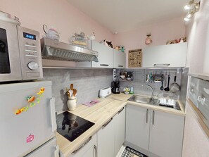 Réfrigérateur, micro-ondes, lave-vaisselle