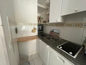 Fridge, oven, stovetop, toaster