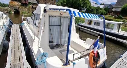 Location de bateau à quai : confort pour 5 à Chenillé-Changé, Anjou