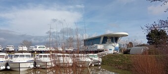 Unique Stay on Water - A Moored Boat in Pontailler-sur-Saône