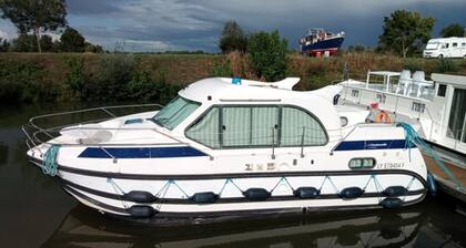 Urlaub auf einem festgemachten Hausboot in Bourgogne-Franche-Comté