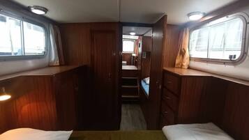 2 bedrooms, bed sheets