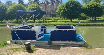 Séjour insolite en bateau sur le canal à Chùtillon-en-Bazois, 8 personnes