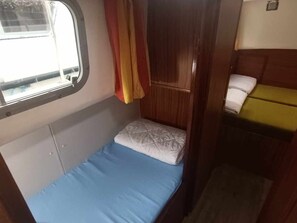 1 bedroom, bed sheets