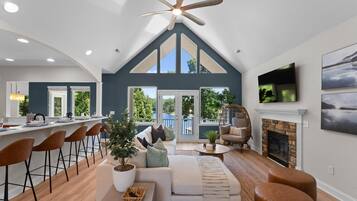 House, Multiple Beds (Waddell Waters w/Optional Boat Rental) | Living area