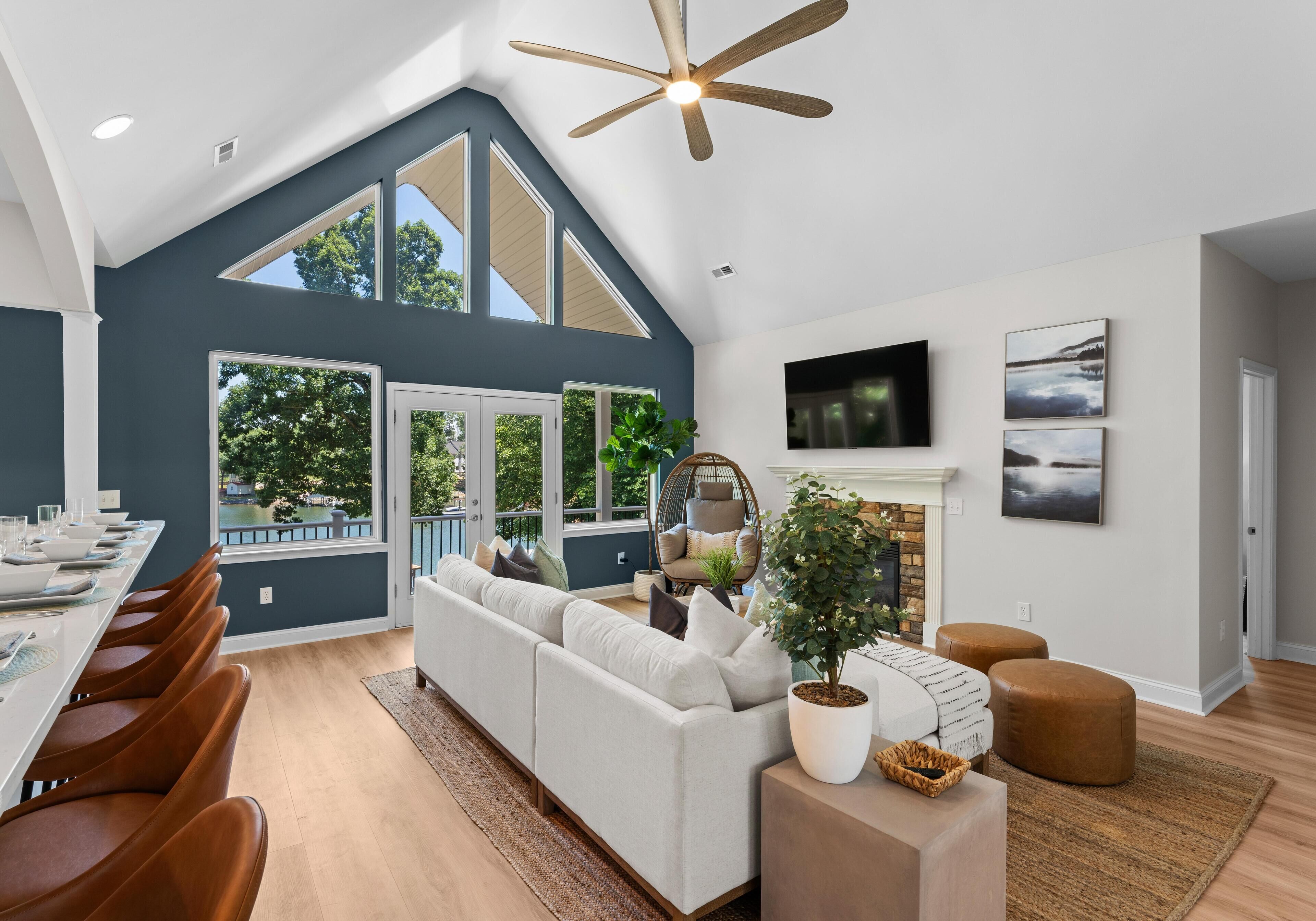 House, Multiple Beds (Waddell Waters w/Optional Boat Rental) | Living area