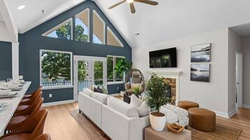 House, Multiple Beds (Waddell Waters w/Optional Boat Rental) | Living area