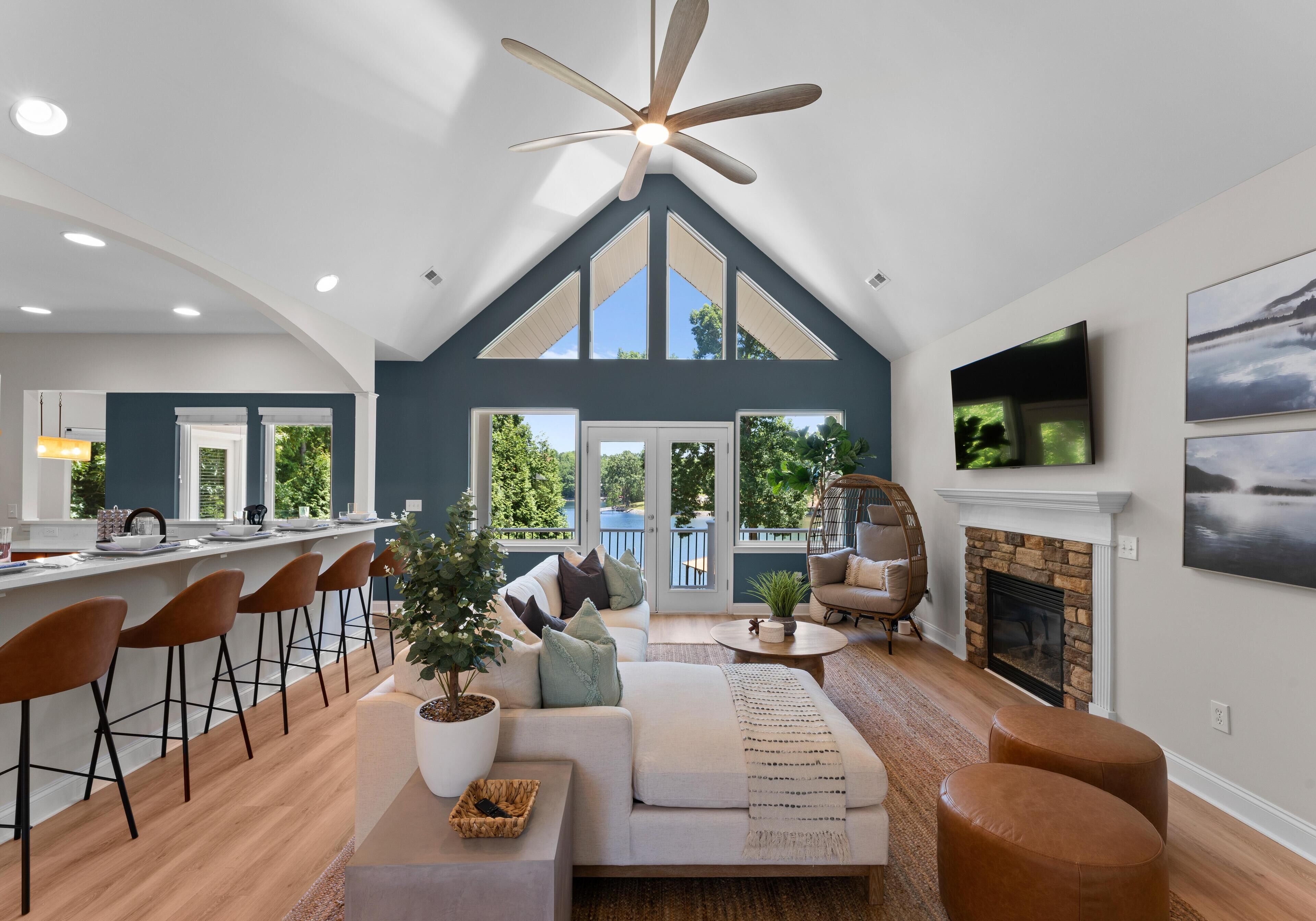 House, Multiple Beds (Waddell Waters w/Optional Boat Rental) | Living area