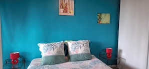 2 bedrooms, iron/ironing board, travel crib, free WiFi