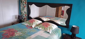 2 habitaciones, tabla de planchar con plancha y cuna de viaje 