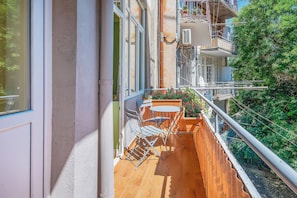 Apartment, 2 Bedrooms, Courtyard View | Balcony