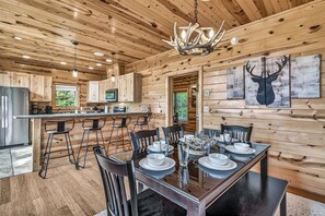 Dining - Smoky Mountain Views!  Hot Tub & Near All (Gatlinburg)