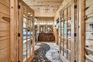 Interior - Smoky Mountain Views!  Hot Tub & Near All (Gatlinburg)