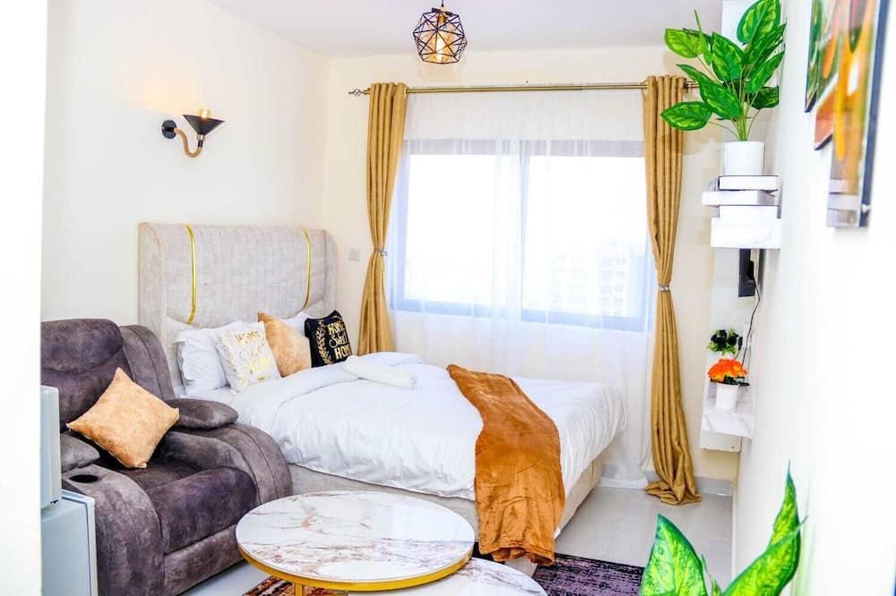 Studio Sleeps 2 With 24hr Check-in