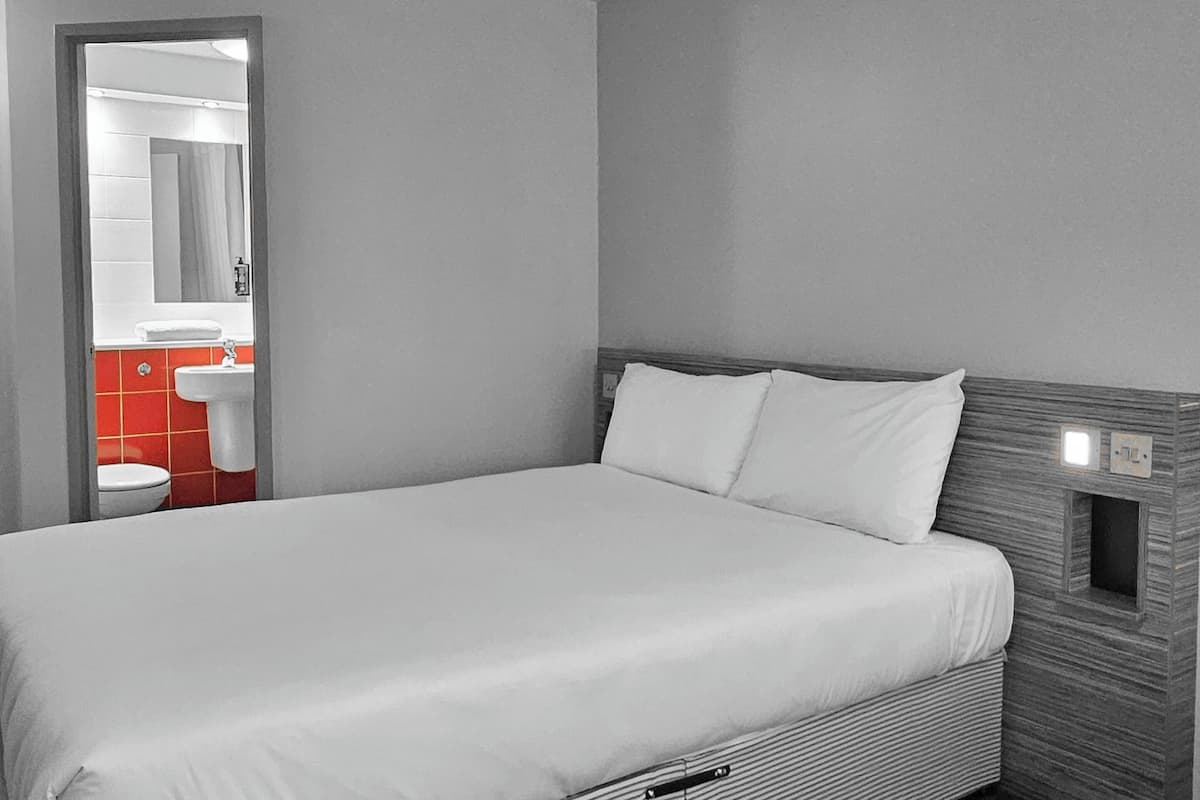 Double Room | Soundproofing, iron/ironing board, free WiFi