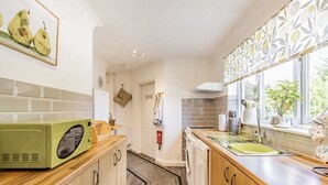 Private kitchen - Tranquil Thompson Cottage Retreat (Thetford)