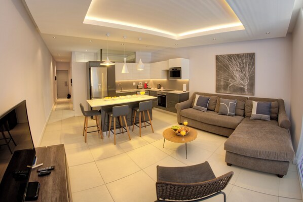 Living area - Executive Living apartment with WiFi in Cape Town (Cape Town)