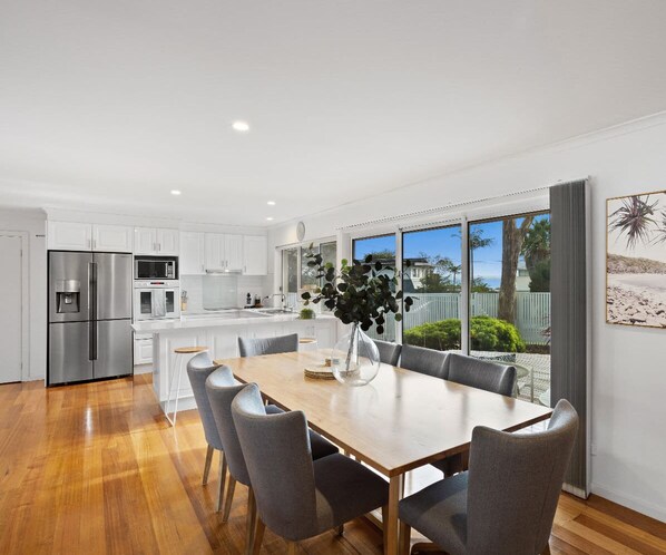 Dining - XARA Modern Luxe Villa with Ocean View (Cowes)