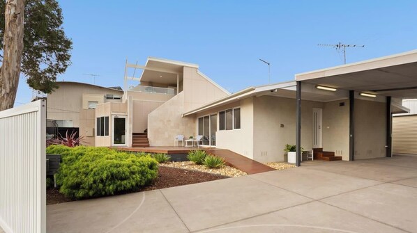 Exterior - XARA Modern Luxe Villa with Ocean View (Cowes)