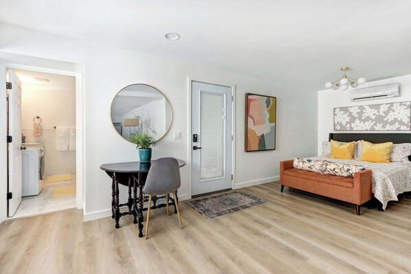 1 habitación, tabla de planchar con plancha, wifi y ropa de cama