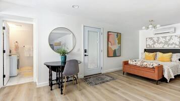 1 habitación, tabla de planchar con plancha, wifi y ropa de cama