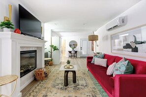 TV - The Murphy Studio @ Chippewa Square (Savannah)