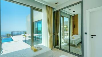 3 bedrooms, iron/ironing board