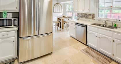 Private Pool Paradise 4 Bedroom Home by RedAwning