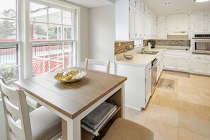 Dining - Private Pool Paradise 4 Bedroom Home by RedAwning (Stone Mountain)