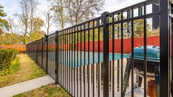 House, 4 Bedrooms | Property grounds