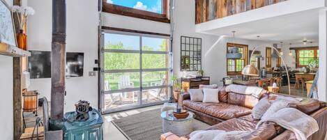 House, 2 Bedrooms | Living area | Smart TV