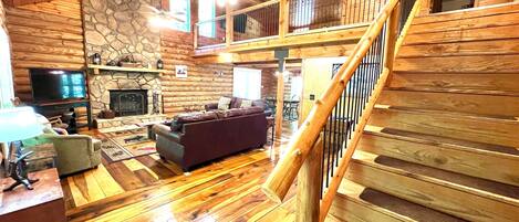 Cabaña, 3 habitaciones | Área de sala de estar | Smart TV