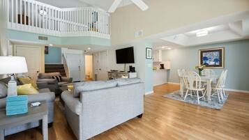 Condo, 3 Bedrooms | Living area