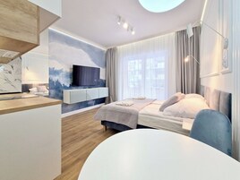 Superior Studio Suite, 1 Queen Bed | 1 bedroom, iron/ironing board, free WiFi