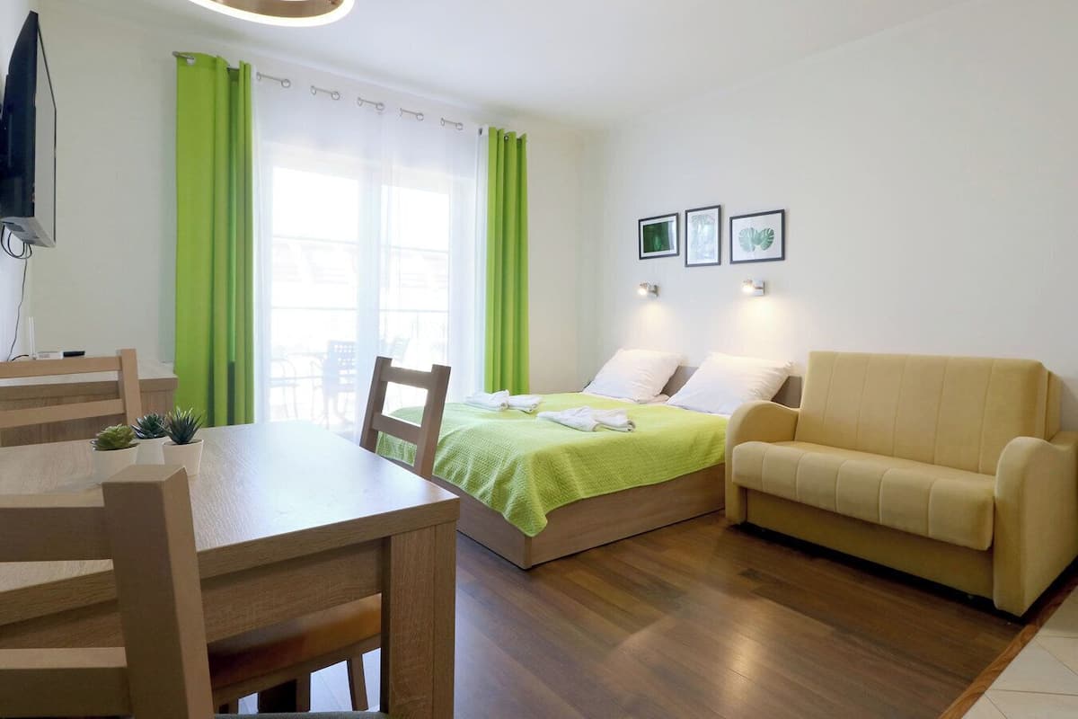 Standard Studio Suite, 1 Queen Bed with Sofa bed | 1 bedroom, iron/ironing board, free WiFi