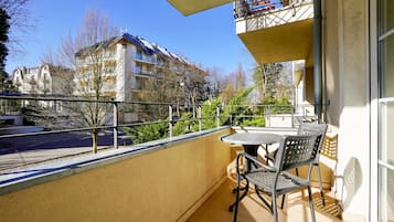 Estudi en suite estàndard, 1 llit de matrimoni i sofà llit | Balcó