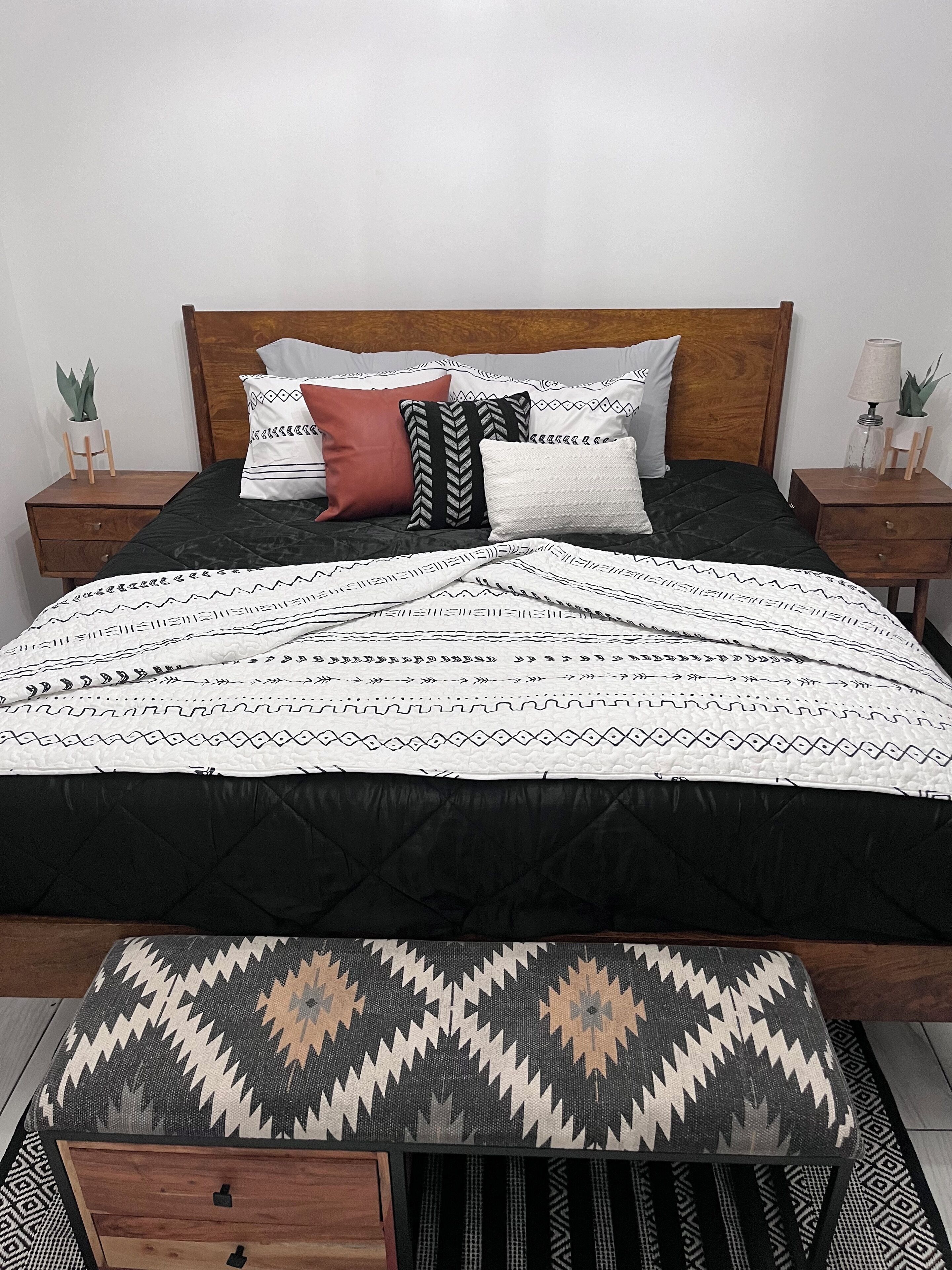 Veteran Family Stay_sleeps7_2 miles jto food/shops/post_Park work truck