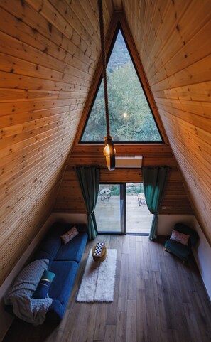 Interior - Cozy Mountain Cabin Retreat for Couples and Families (Arakapas)