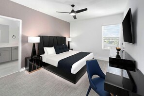 5 Schlafzimmer, Schreibtisch, Bügeleisen/Bügelbrett, Reisekinderbett