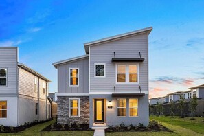 Exterior - The Oasis | NEW Villa Near Parks w Toy Theme BR, Luxe LR/DR, Full Kitchen & Pool (Orlando)