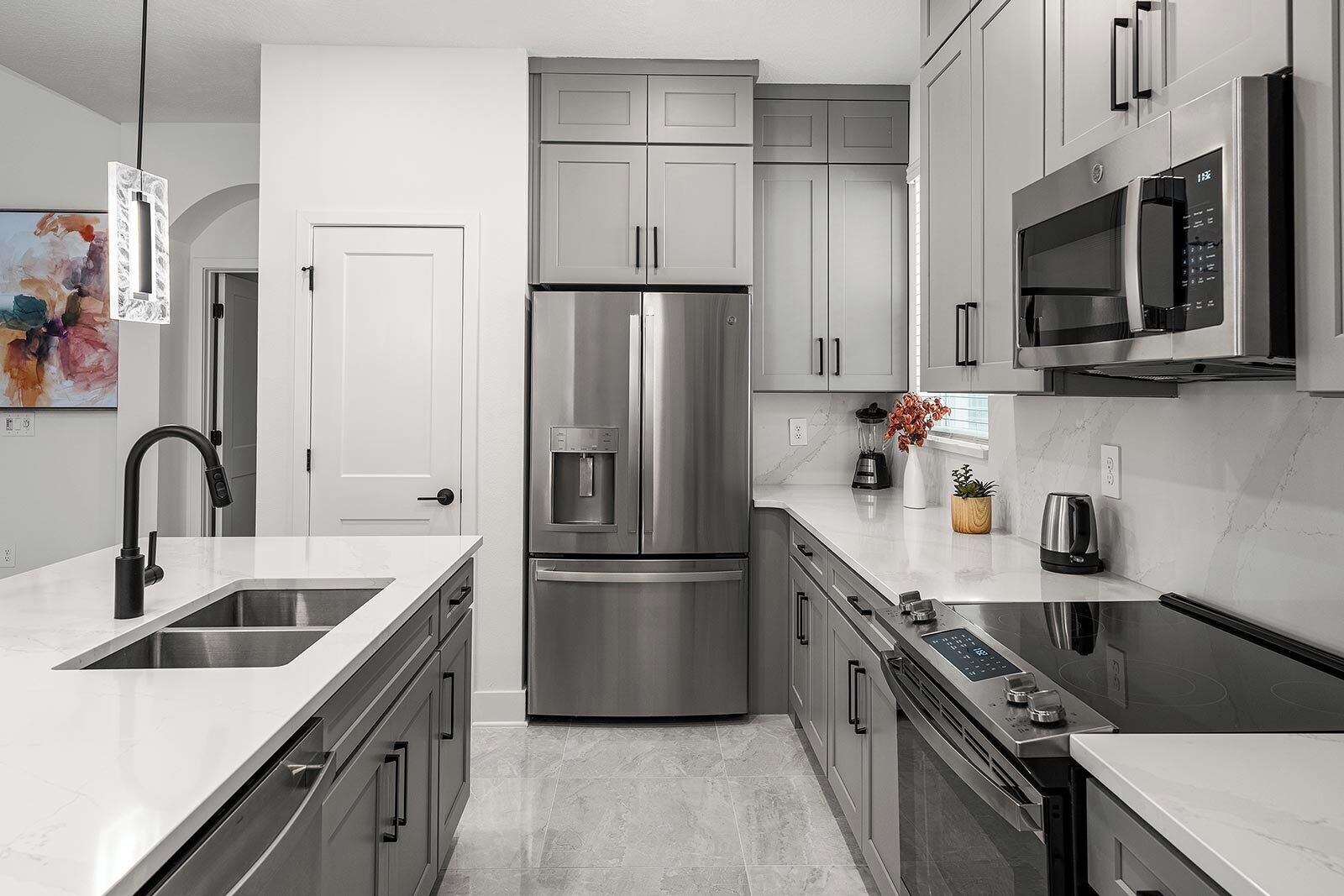 Geladeira, micro-ondas, fogão, cooktop