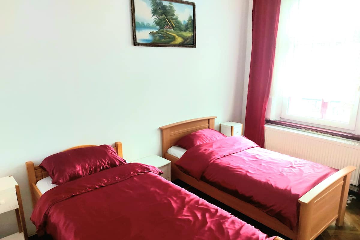 Business-Zweibettzimmer | Kostenloses WLAN, Bettwäsche