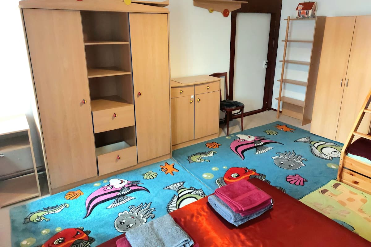 Familien-Vierbettzimmer | Kostenloses WLAN, Bettwäsche