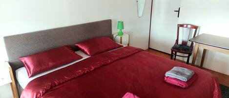 Comfort Double Room | Free WiFi, bed sheets