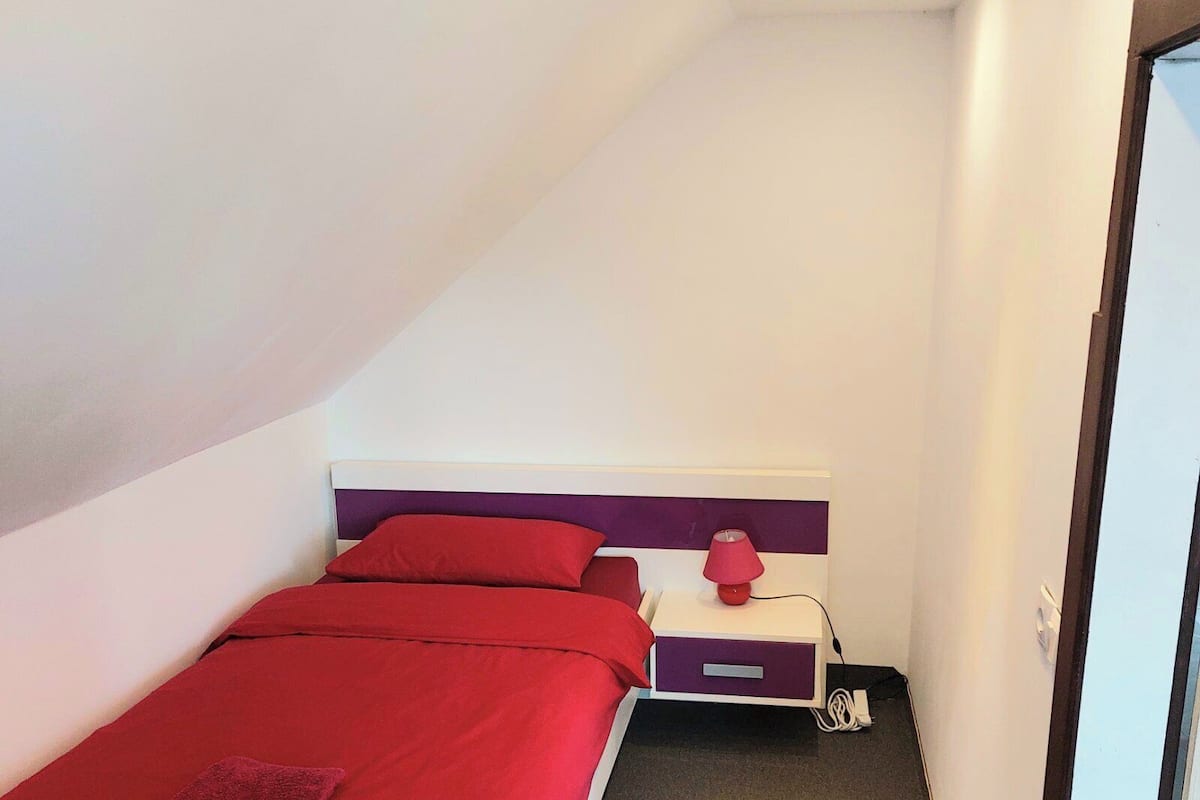 Economy-Einzelzimmer | Kostenloses WLAN, Bettwäsche