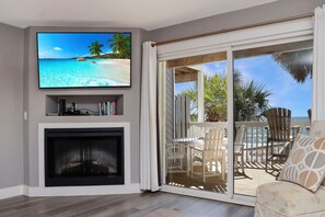 TV, DVD player - Direct Beach Access, Pet Friendly & Pool (Cape San Blas)