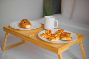 Tägliches inbegriffenes kontinentales Frühstück
