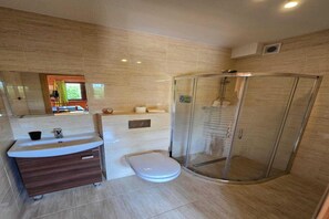 Shower, towels - Comfortable holiday homes close to the sea (Sarbinowo)