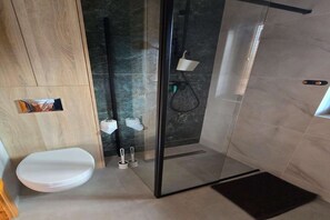Shower, towels
