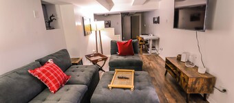 Cozy 1-bedroom apartment with WiFi, AC in gorgeous Chicago